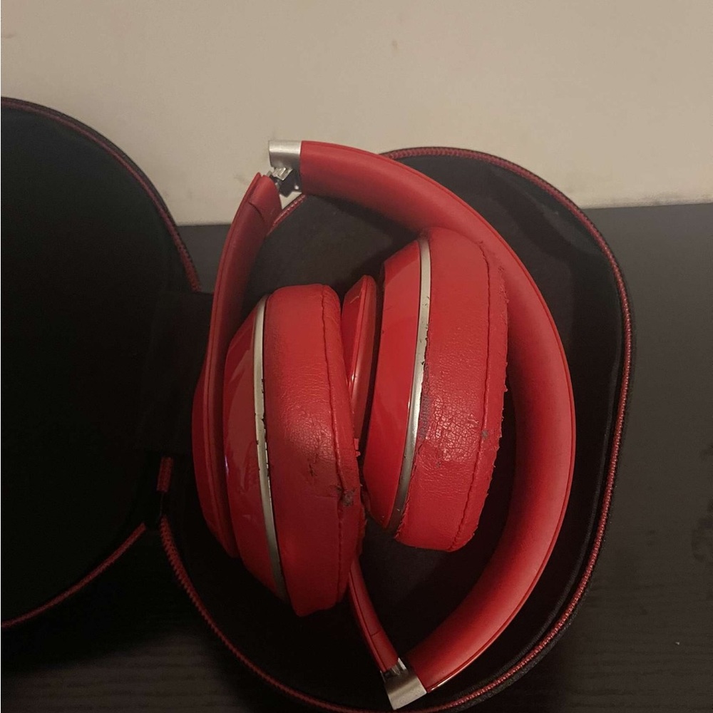 Beats solo wireless headphones